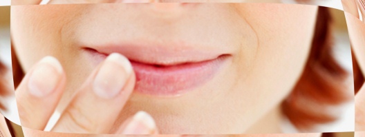 лечим трещины в уголках губ 